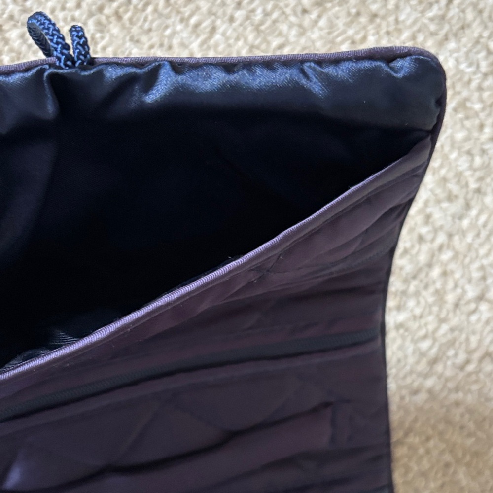 Elegant Quilted Jewelry Blue Travel Bag - Picture 3 of 6